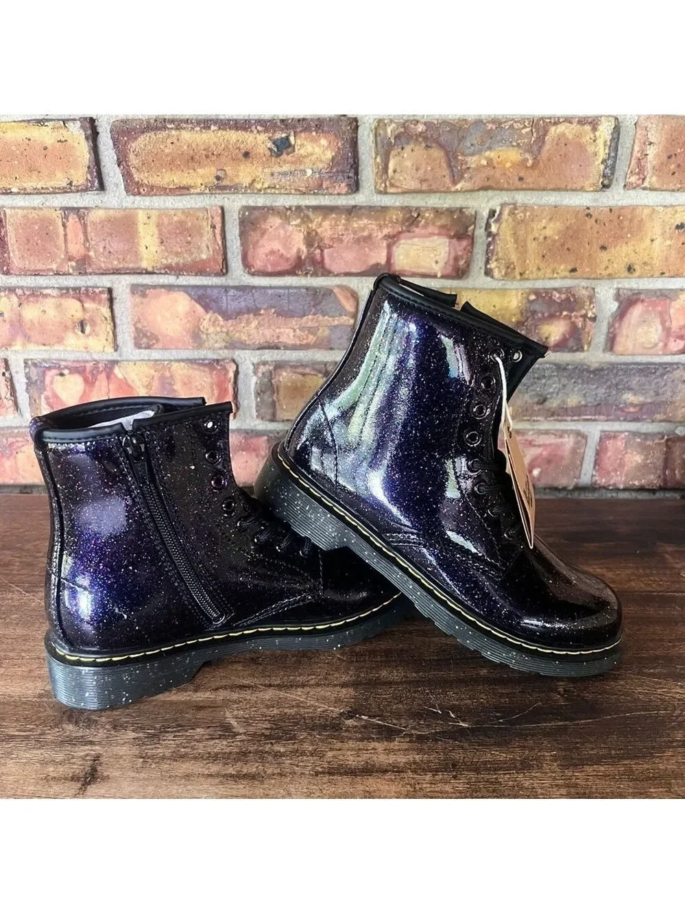 Dr. Martens NEW Unisex Junior 1460 Boot Size 3 or 4 #B1221A